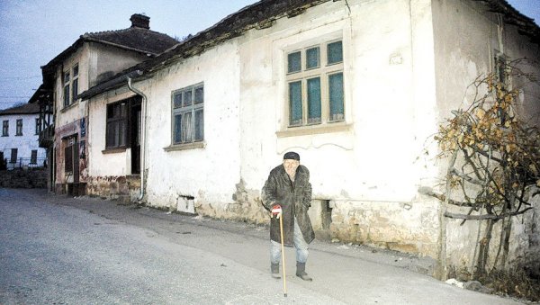 СОЦИЈАЛНА ПЕНЗИЈА ЗАБОРАВЉЕНИМА: Треба ли најстаријим сиромашним грађанима давати 100 евра месечно? СОЦИЈАЛНА ПЕНЗИЈА ЗАБОРАВЉЕНИМА: Треба ли најстаријим сиромашним грађанима давати 100 евра месечно?