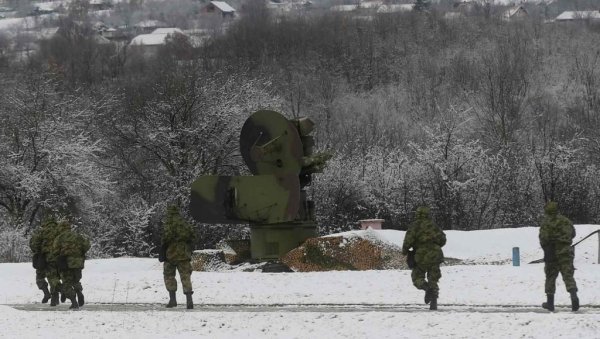 СРПСКИ ПВО БИЋЕ ЈАЧИ ЗА НОВЕ СИСТЕМЕ: Министар обишао 310. самоходни ПВО дивизион СРПСКИ ПВО БИЋЕ ЈАЧИ ЗА НОВЕ СИСТЕМЕ: Министар обишао 310. самоходни ПВО дивизион