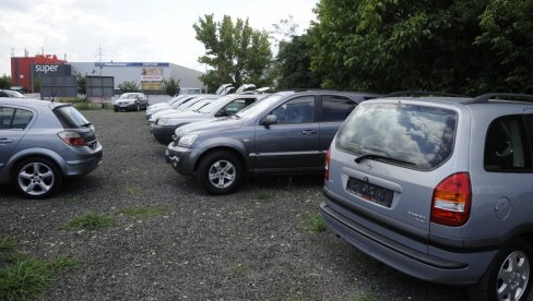 NEKI POLOVNJACI NEMAJU ČAK NI VAZDUŠNI JASTUK: Skoro polovina korišćenih vozila koja se uvozi u Srbiju je starih standarda evro 3 i evro 4 NEKI POLOVNJACI NEMAJU ČAK NI VAZDUŠNI JASTUK: Skoro polovina korišćenih vozila koja se uvozi u Srbiju je starih standarda evro 3 i evro 4