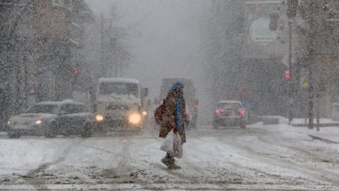 STIŽU TRI POJAVE I DONOSE NAM VELIKO SMRZAVANJE: Pašće sneg i u nižim predelima, ruska zima zaključava Srbiju