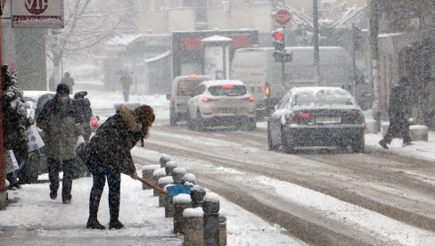 STIŽU HLADNI FRONT I SNAŽNA MEĆAVA: U ovim delovima pašće i više od 20 cm snega - najnovija najava RHMZ