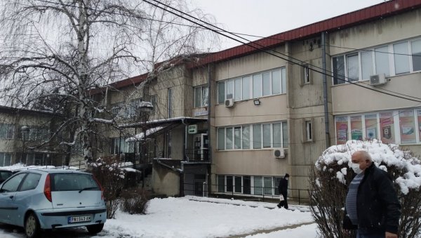 АПЕЛ ПАРАЋИНСКОГ ДОМА ЗДРАВЉА: Велики број медицинара у карантину, грађани да се јављају лекару само уколико је неопходно АПЕЛ ПАРАЋИНСКОГ ДОМА ЗДРАВЉА: Велики број медицинара у карантину, грађани да се јављају лекару само уколико је неопходно