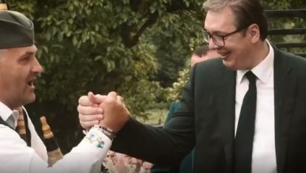 ХВАЛА ВАМ НА ПОДРШЦИ! Снажна порука председника Вучића на Инстаграму (ВИДЕО) ХВАЛА ВАМ НА ПОДРШЦИ! Снажна порука председника Вучића на Инстаграму (ВИДЕО)
