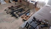 ТРАЖИЛИ УБИЦУ, НАШЛИ АРСЕНАЛ: Рација у сарајевској улици Џемала Биједића ТРАЖИЛИ УБИЦУ, НАШЛИ АРСЕНАЛ: Рација у сарајевској улици Џемала Биједића