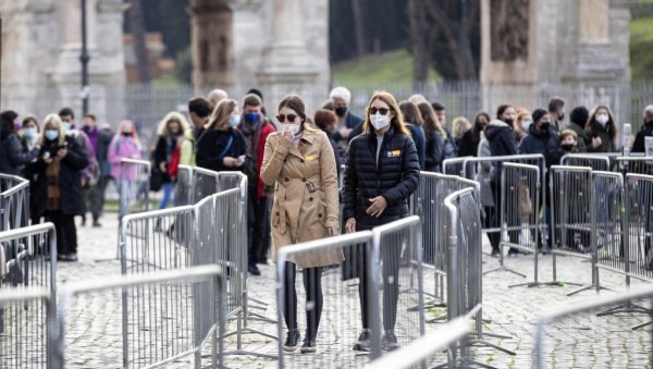 БЕЗ ЦЕПИВА КАО У ЗАТВОРУ: Италија увела строга ограничења за своје грађане који нису примили вакцину БЕЗ ЦЕПИВА КАО У ЗАТВОРУ: Италија увела строга ограничења за своје грађане који нису примили вакцину