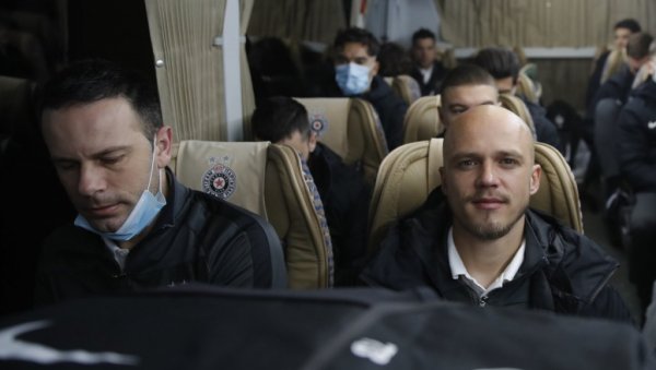 ПАРТИЗАН КРЕНУО ПУТ ТУРСКЕ: Црно-бели у Белеку настављају припреме за други део сезоне (ФОТО) ПАРТИЗАН КРЕНУО ПУТ ТУРСКЕ: Црно-бели у Белеку настављају припреме за други део сезоне (ФОТО)