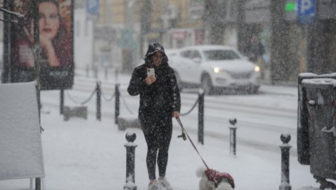 STIŽU PLJUSKOVI I SNEG: Srbija na udaru vremenskog haosa STIŽU PLJUSKOVI I SNEG: Srbija na udaru vremenskog haosa