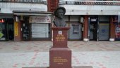 БРОНЗАНИ ТРАГОВИ ИЗ ПРОШЛОСТИ: Пожаревљани се споменицима одужили знаменитим суграђанима БРОНЗАНИ ТРАГОВИ ИЗ ПРОШЛОСТИ: Пожаревљани се споменицима одужили знаменитим суграђанима