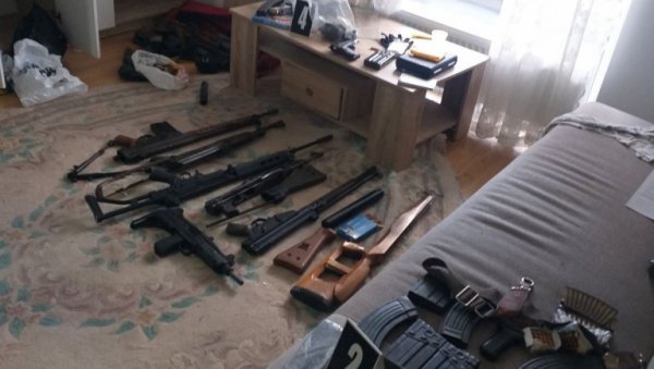УХАПШЕНЕ УБИЦЕ КЕНИНА ЛУКАЧА: Расветљена ликвидација у Пофалићима УХАПШЕНЕ УБИЦЕ КЕНИНА ЛУКАЧА: Расветљена ликвидација у Пофалићима
