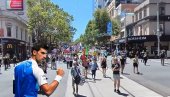 ХАОС У МЕЛБУРНУ: Десетине хиљада људи на улицама, скандирају Новаково име ХАОС У МЕЛБУРНУ: Десетине хиљада људи на улицама, скандирају Новаково име