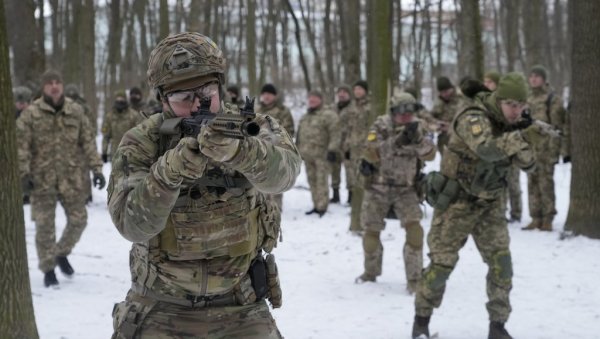 САДА ЈЕ И ЗВАНИЧНО, ЗЕЛЕНСКИ ОДРЕШИО КЕСУ: Украјина званично покренула регрутацију добровољаца узраста од 18 до 24 година САДА ЈЕ И ЗВАНИЧНО, ЗЕЛЕНСКИ ОДРЕШИО КЕСУ: Украјина званично покренула регрутацију добровољаца узраста од 18 до 24 година