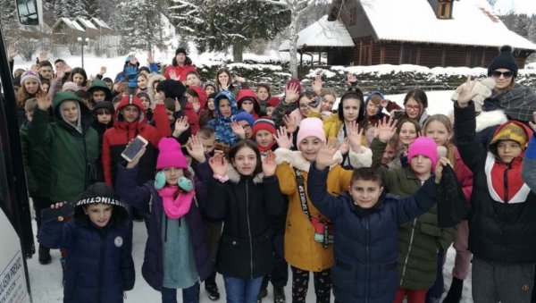 МАЛИШАНИ С КОСМЕТА НА ТАРИ: Центар дечјих летовалишта Београда био домаћин ученицима током зимског распуста МАЛИШАНИ С КОСМЕТА НА ТАРИ: Центар дечјих летовалишта Београда био домаћин ученицима током зимског распуста