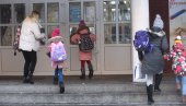 НОШЕЊЕ МАСКИ У ШКОЛАМА ОД ДАНАС НИЈЕ ОБАВЕЗНО: Тим Министарства објавио нове препоруке НОШЕЊЕ МАСКИ У ШКОЛАМА ОД ДАНАС НИЈЕ ОБАВЕЗНО: Тим Министарства објавио нове препоруке