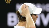 LEPTIR IZABRAO ŠAMPIONA? Da li je ovo znak da će Siner osvojiti Australijan open (FOTO) LEPTIR IZABRAO ŠAMPIONA? Da li je ovo znak da će Siner osvojiti Australijan open (FOTO)