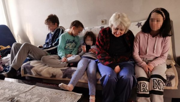 НИКОЛА ЈОШ УВЕК НИШТА НЕ ЗНА: Дом Цветковића из Ниша добија потпуно ново рухо - могу да се радују бољим данима (ФОТО/ВИДЕО) НИКОЛА ЈОШ УВЕК НИШТА НЕ ЗНА: Дом Цветковића из Ниша добија потпуно ново рухо - могу да се радују бољим данима (ФОТО/ВИДЕО)