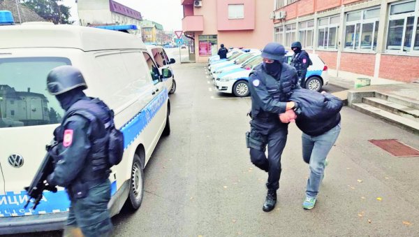 КЕЛНЕРИ ПАЛИ ЗБОГ КОКАИНА: У Бањалуци потврђена оптужница против трговаца наркотицима из Градишке КЕЛНЕРИ ПАЛИ ЗБОГ КОКАИНА: У Бањалуци потврђена оптужница против трговаца наркотицима из Градишке