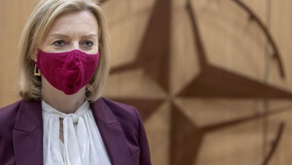 МИНИСТАРКА ПОЗИТИВНА НА КОВИД: Шефица британске дипломатије изолована у кући МИНИСТАРКА ПОЗИТИВНА НА КОВИД: Шефица британске дипломатије изолована у кући