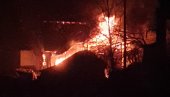 VELIKI POŽAR U CRNČI: Gorela kuća, ogromna materijalna šteta (VIDEO) VELIKI POŽAR U CRNČI: Gorela kuća, ogromna materijalna šteta (VIDEO)