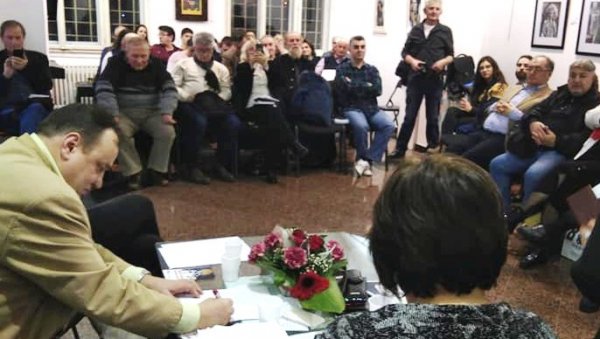 ПЕСНИЧКИ МАРАТОН У ПАРАЋИНУ: Поетско вече одржава се поводом Светог Саве у петак ПЕСНИЧКИ МАРАТОН У ПАРАЋИНУ: Поетско вече одржава се поводом Светог Саве у петак