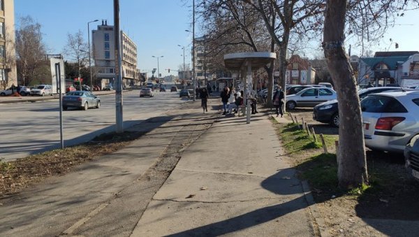 БЕСПЛАТАН ПРЕВОЗ ЗА НАЈМЛАЂЕ И НАЈСТАРИЈЕ: У Зрењанину се у градским и приградским аутобусима без надокнаде вози 10 категорија грађана БЕСПЛАТАН ПРЕВОЗ ЗА НАЈМЛАЂЕ И НАЈСТАРИЈЕ: У Зрењанину се у градским и приградским аутобусима без надокнаде вози 10 категорија грађана