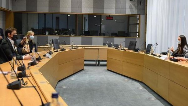 У УНИЈУ БЕЗ ПОРИЦАЊА ГЕНОЦИДА: Премијерка са бриселским лидерима на Савету за стабилизацију и придруживање У УНИЈУ БЕЗ ПОРИЦАЊА ГЕНОЦИДА: Премијерка са бриселским лидерима на Савету за стабилизацију и придруживање