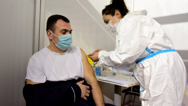 ВИРУС КАО УРАГАН, ВАКЦИНУ НИКО НЕЋЕ: Упркос ризику, велики део грађана глув је на апеле да приме цепиво, епидемија исписује рекорде ВИРУС КАО УРАГАН, ВАКЦИНУ НИКО НЕЋЕ: Упркос ризику, велики део грађана глув је на апеле да приме цепиво, епидемија исписује рекорде