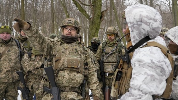 ХУШКАЊЕ СА ЗАПАДА ДОЈАДИЛО И УКРАЈИНИ: Сједињене Државе и њихови савезници праве проблем и Кијеву ширећи непотребну панику најавом рата ХУШКАЊЕ СА ЗАПАДА ДОЈАДИЛО И УКРАЈИНИ: Сједињене Државе и њихови савезници праве проблем и Кијеву ширећи непотребну панику најавом рата