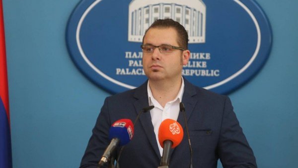 БАКИР НЕ ЖЕЛИ ДИЈАЛОГ, АЛИ УЦЕЊУЈЕ СРПСКУ: После позива Бањалуке на разговоре о ситуацији у БиХ, из Сарајева нова провокација БАКИР НЕ ЖЕЛИ ДИЈАЛОГ, АЛИ УЦЕЊУЈЕ СРПСКУ: После позива Бањалуке на разговоре о ситуацији у БиХ, из Сарајева нова провокација