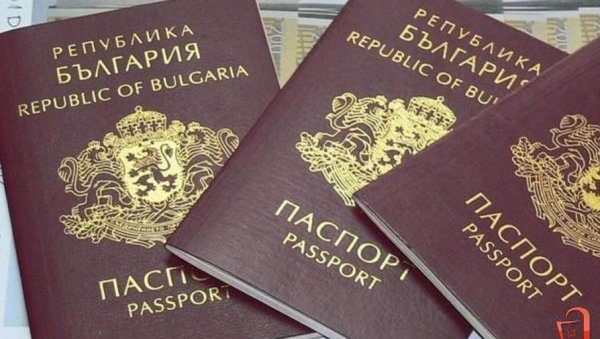 ОБЕЋАЛА БУГАРСКЕ ПАСОШЕ, УЗЕЛА НОВАЦ, ПА ИХ ЗАБОРАВИЛА: Приведена Нишлијка K. J. (44) због сумње да је преварила најмање 15 особа ОБЕЋАЛА БУГАРСКЕ ПАСОШЕ, УЗЕЛА НОВАЦ, ПА ИХ ЗАБОРАВИЛА: Приведена Нишлијка K. J. (44) због сумње да је преварила најмање 15 особа