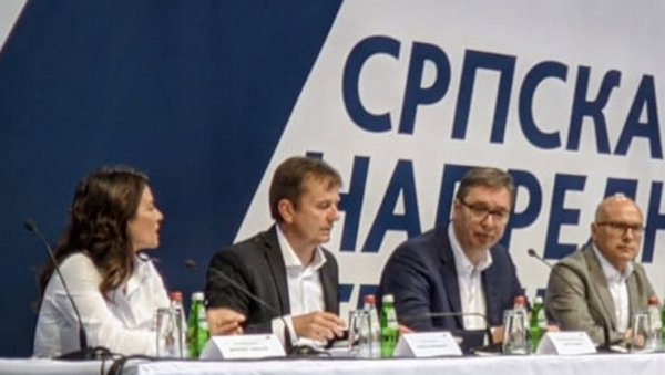 НАПРЕДЊАЦИ КРОЈЕ ЛИСТЕ 11. ФЕБРУАРА: Вучићева странка још без одлуке о кандидатима за посланике и одборнике, као и о коалицијама НАПРЕДЊАЦИ КРОЈЕ ЛИСТЕ 11. ФЕБРУАРА: Вучићева странка још без одлуке о кандидатима за посланике и одборнике, као и о коалицијама