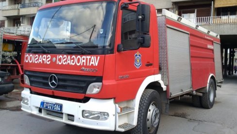 NESREĆA KOD SREMSKE MITROVICE: Iskliznula cisterna sa benzinom, vatrogasci izašli na teren NESREĆA KOD SREMSKE MITROVICE: Iskliznula cisterna sa benzinom, vatrogasci izašli na teren