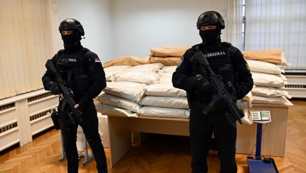 ВУЛИН О АКЦИЈИ У ВЕЛИКОМ ТРНОВЦУ: Прва велика заплена дроге у том месту после деценија ВУЛИН О АКЦИЈИ У ВЕЛИКОМ ТРНОВЦУ: Прва велика заплена дроге у том месту после деценија