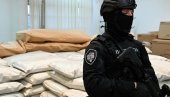 АКЦИЈА ПОЛИЦИЈЕ У ВЕЛИКОМ ТРНОВЦУ: Заплењено 300 килограма дроге! (ФОТО/ВИДЕО) АКЦИЈА ПОЛИЦИЈЕ У ВЕЛИКОМ ТРНОВЦУ: Заплењено 300 килограма дроге! (ФОТО/ВИДЕО)
