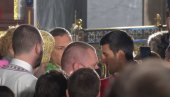 ĐOKOVIĆ SE PRIČESTIO: Novak sa porodicom na liturgiji u Hramu Svetog Save (VIDEO) ĐOKOVIĆ SE PRIČESTIO: Novak sa porodicom na liturgiji u Hramu Svetog Save (VIDEO)