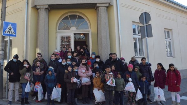 КОЛО СРПСКИХ СЕСТАРА ДАРИВАЛО ДЕЦУ И ПОРОДИЦЕ: „Светосавско даривање“ за најугроженије Неготинце КОЛО СРПСКИХ СЕСТАРА ДАРИВАЛО ДЕЦУ И ПОРОДИЦЕ: „Светосавско даривање“ за најугроженије Неготинце