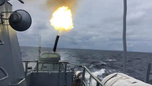 РУСКА ФЛОТА ПОКАЗАЛА ЗУБЕ: Грмели топови Балтичке флоте, погледајте како изгледају велике поморске вежбе на мору (ВИДЕО) РУСКА ФЛОТА ПОКАЗАЛА ЗУБЕ: Грмели топови Балтичке флоте, погледајте како изгледају велике поморске вежбе на мору (ВИДЕО)