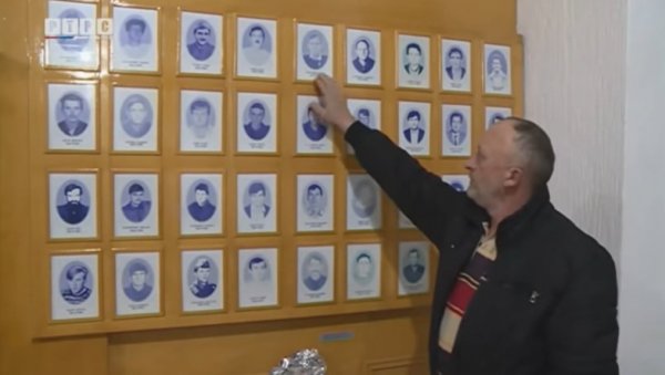 ПОТРЕСАН ПРИЗОР: Фотографије више од 600 убијених Срба на путу Братунац-Поточари-Сребреница ПОТРЕСАН ПРИЗОР: Фотографије више од 600 убијених Срба на путу Братунац-Поточари-Сребреница