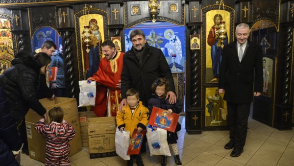 ПОКЛОНИ ПОВОДОМ САВИНДАНА: ГО Палилула даривала ђаке ПОКЛОНИ ПОВОДОМ САВИНДАНА: ГО Палилула даривала ђаке