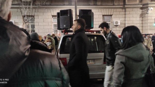 ВУЧИЋ: Размислите само зашто Рокфелер плаћа протесте у Србији? ВУЧИЋ: Размислите само зашто Рокфелер плаћа протесте у Србији?