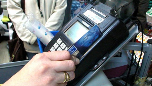 У ПРОГРАМ СЕ УКЉУЧИЛО ВИШЕ ОД 1.000 МАЛИХ ФИРМИ: Бесплатно уводе ПОС терминал У ПРОГРАМ СЕ УКЉУЧИЛО ВИШЕ ОД 1.000 МАЛИХ ФИРМИ: Бесплатно уводе ПОС терминал