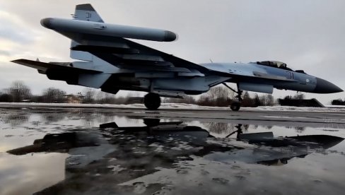 ČETIRI SUHOJA PRATILA PUTINA NA LETU DO ABU DABIJA: Oglasio se Peskov - Lovci su nosili standardno naoružanje ČETIRI SUHOJA PRATILA PUTINA NA LETU DO ABU DABIJA: Oglasio se Peskov - Lovci su nosili standardno naoružanje