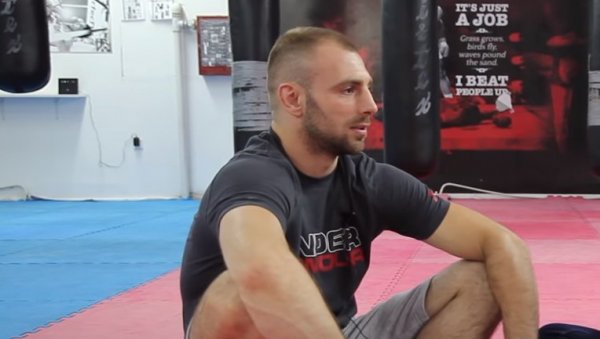 КИК-БОКСЕРУ 30 ДАНА ПРИТВОРА: Осумњичени за насилничко понашање у Смедереву негирају кривицу КИК-БОКСЕРУ 30 ДАНА ПРИТВОРА: Осумњичени за насилничко понашање у Смедереву негирају кривицу