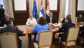 САСТАНАК У ПРЕДСЕДНИШТВУ: Вучић разговара са посредницима ЕП у страначком дијалогу САСТАНАК У ПРЕДСЕДНИШТВУ: Вучић разговара са посредницима ЕП у страначком дијалогу