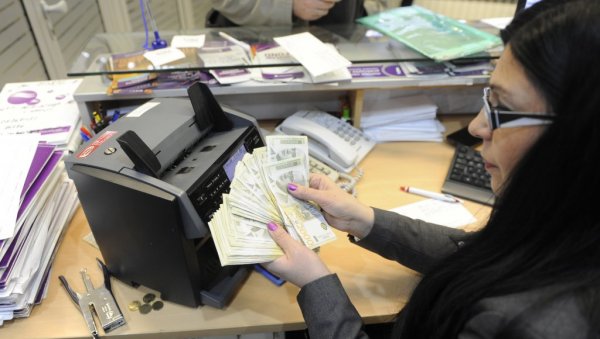 У КОРОНИ ЈАГМА ЗА ГОТОВИНОМ: Потражња грађана за потрошачким и кеш кредитима драстично порасла од почетка пандемије 2020. године У КОРОНИ ЈАГМА ЗА ГОТОВИНОМ: Потражња грађана за потрошачким и кеш кредитима драстично порасла од почетка пандемије 2020. године