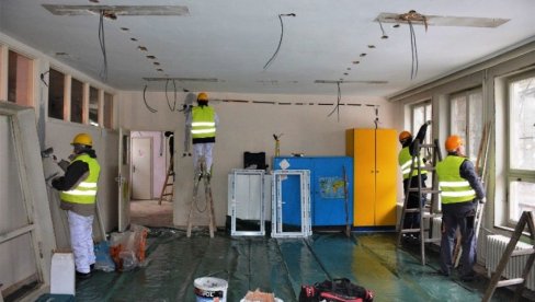 SUBVENCIJE ZA GRAĐANE: Za zamenu stolarije, izolacije, fasade, krovova i do 65 odsto vrednosti SUBVENCIJE ZA GRAĐANE: Za zamenu stolarije, izolacije, fasade, krovova i do 65 odsto vrednosti