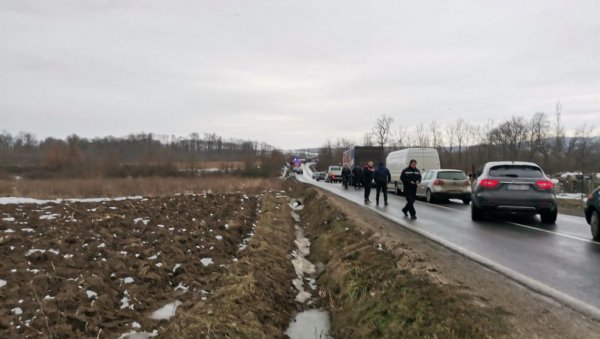 ПОГИНУЛИ ВОЗАЧ И ПУТНИК: У стравичном удесу у Крушевцу страдале две особе а три повређене (ВИДЕО) ПОГИНУЛИ ВОЗАЧ И ПУТНИК: У стравичном удесу у Крушевцу страдале две особе а три повређене (ВИДЕО)