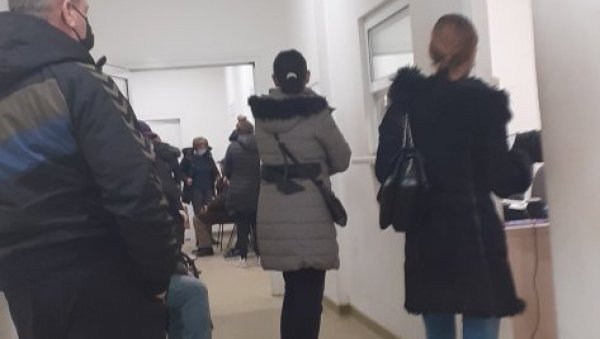 СВАКИ ДРУГИ ПОЗИТИВАН: Ковид амбуланта у Лозници пуна од јутра до мрака СВАКИ ДРУГИ ПОЗИТИВАН: Ковид амбуланта у Лозници пуна од јутра до мрака
