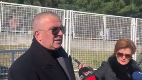 НОВИ ПРОТЕСТНИ СКУП ЗА ОЧУВАЊЕ БОЛНИЦЕ МЕЉИНЕ: Не дамо ни педаљ болничког комплекса НОВИ ПРОТЕСТНИ СКУП ЗА ОЧУВАЊЕ БОЛНИЦЕ МЕЉИНЕ: Не дамо ни педаљ болничког комплекса