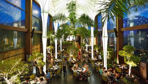 LAŽIRAO SRČANI UDAR U 20 RESTORANA DA NE BI PLATIO RAČUN: Uhapšen prevarant u Španiji LAŽIRAO SRČANI UDAR U 20 RESTORANA DA NE BI PLATIO RAČUN: Uhapšen prevarant u Španiji