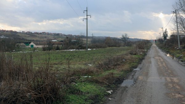 МЕСТО НЕСРЕЋЕ У СМЕДЕРЕВУ: Случајни пролазник пронашао тело мушкарца, чекају се токсиколошке анализе (ФОТО) МЕСТО НЕСРЕЋЕ У СМЕДЕРЕВУ: Случајни пролазник пронашао тело мушкарца, чекају се токсиколошке анализе (ФОТО)